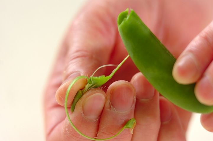 キャベツとスナップエンドウの中華サラダの下準備1