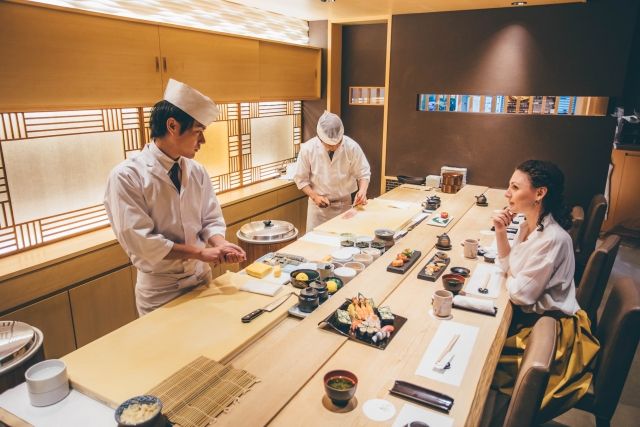 寿司屋のカウンター