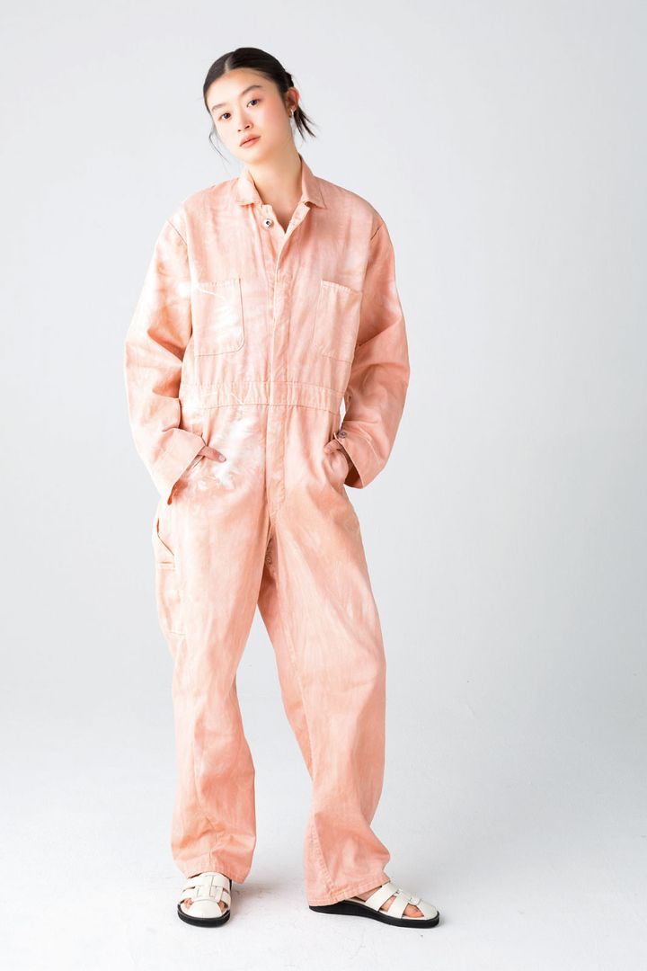 オールインワン ¥33,000（リバーサイド ツール アンド ダイ／シティショップ TEL. 03-6696-2332） イヤカフ ¥13,200（アルティーダ ウード TEL. 03-6804-8090）