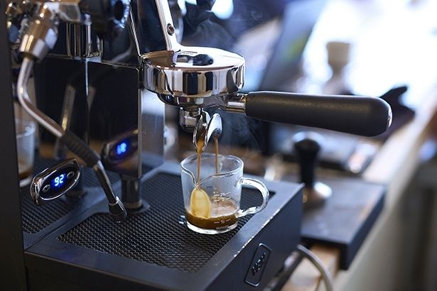 エスプレッソの抽出のコントロールは、バリスタの腕の見せ所