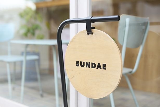 コーヒースタンドと美容室が同じ名前で営業する、ユニークなスタイルも話題に