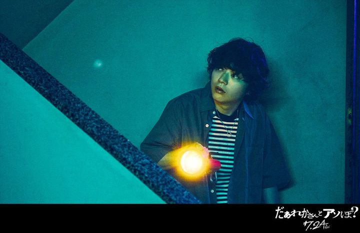 映画『だぁれかさんとアソぼ？』に出場する染谷将太 （C）2026映画「だぁれかさんとアソぼ？」製作委員会 width=