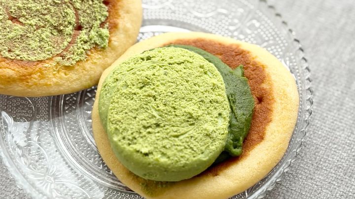 2層の抹茶が上品で美味【セブン】の新作和菓子は大人にこそ食べてほしい