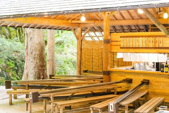 山乗渓谷そうめん流し 涼水亭の内観