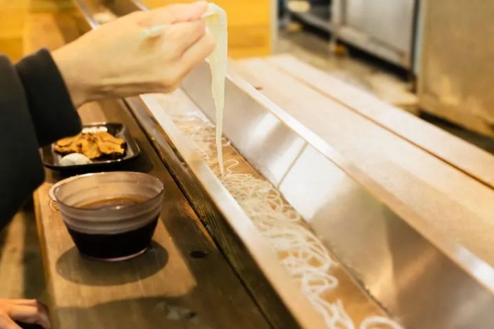 特製つゆで楽しむそうめん流し