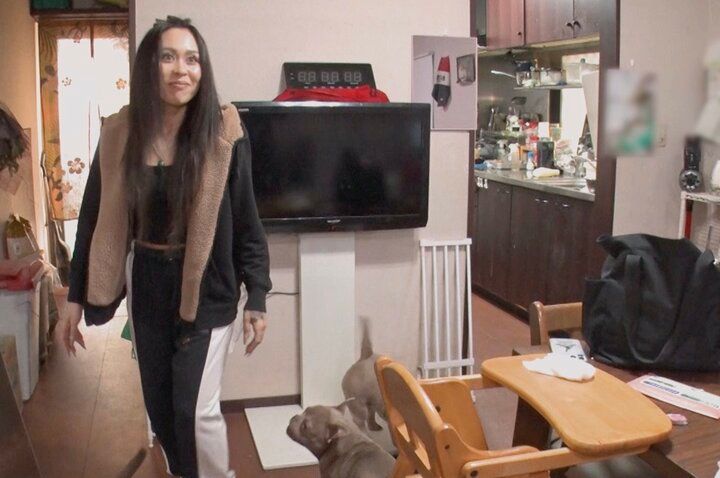 【写真・画像】18歳で出産。夫の浮気で産後半年でうつ病に…「風邪薬の瓶を母は一気に飲んでいた」長男がつぶやいた“壮絶すぎる幼少期の記憶” 1枚目