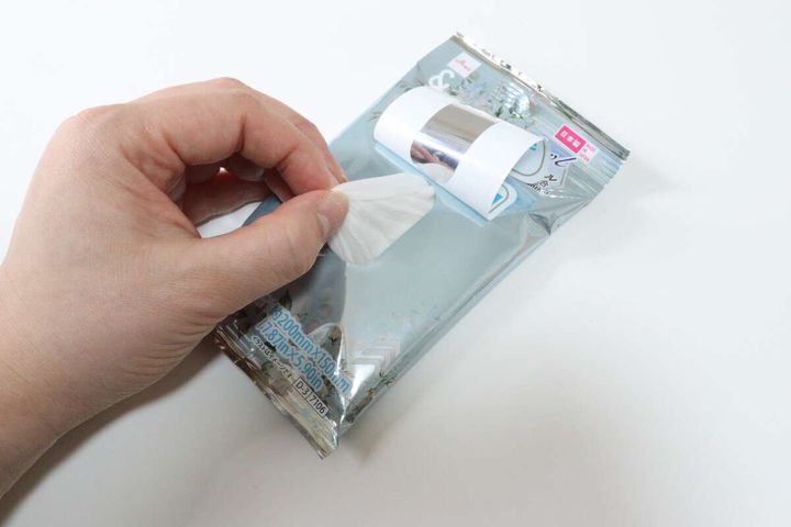 ＆．ボディシート（トイレに流せる、冷感、10枚） 取り出し