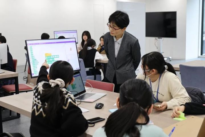 芝浦工業大学で開催された女子中学生対象イベントの様子