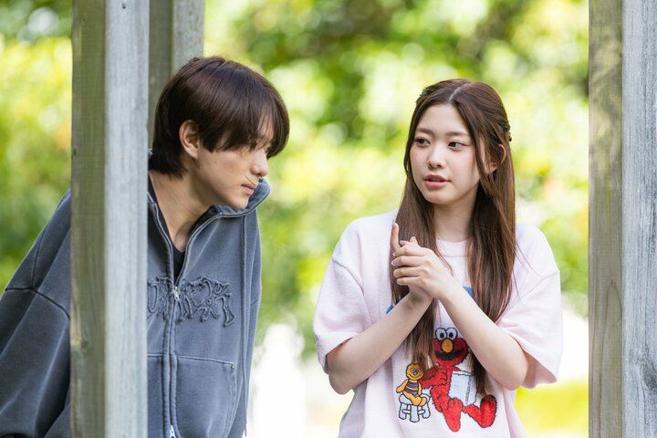 「ムカつく！」振り向いてくれないミステリアスな超イケメン男子に美人JKが本音あらわ