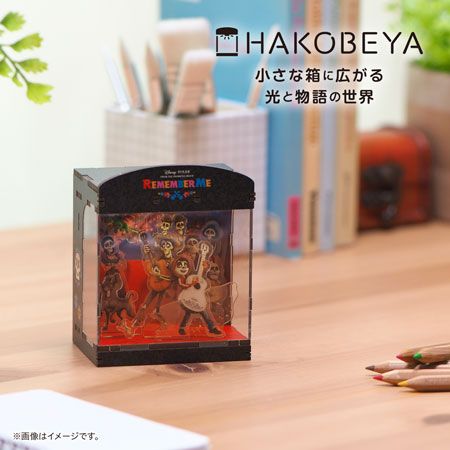 デスクや棚に飾るインテリアに