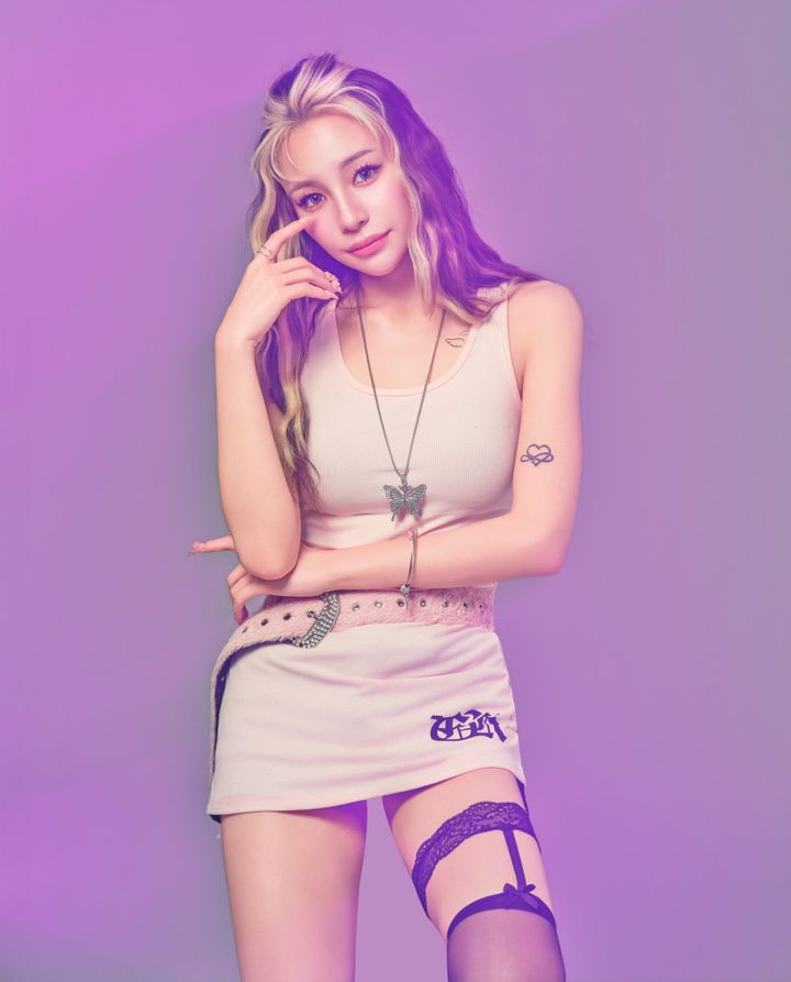 鈴木ユリアアーティスト写真 width=