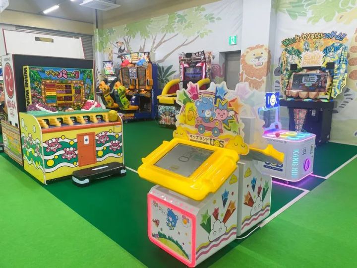 アーケードゲームがフリープレイで楽しめるゲームコーナー