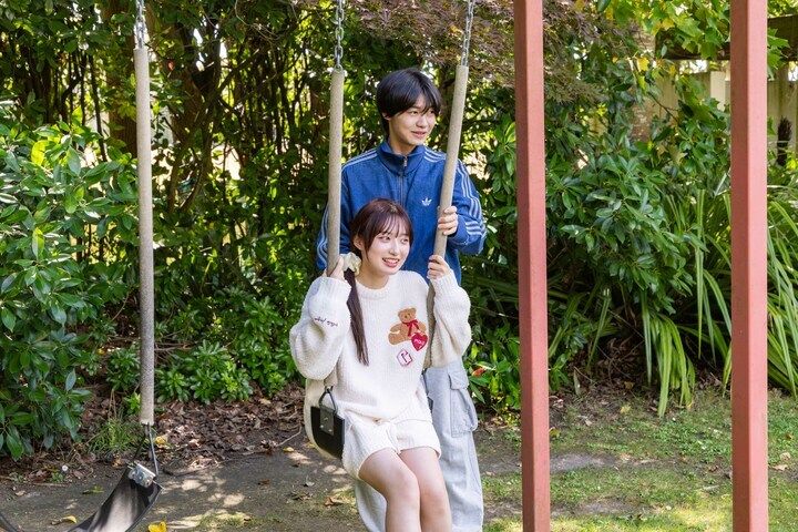 美人JK、年下の超イケメン高1男子からアピールされ喜び爆発