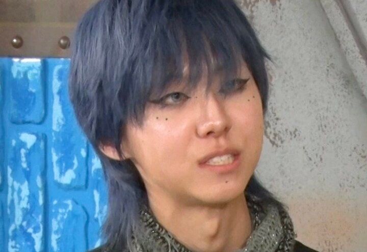 【写真・画像】「サーモグラフィーみたいな髪色にしたい」カラフルヘアのビフォーアフターに絶賛の声「綺麗！」「アート！」 1枚目