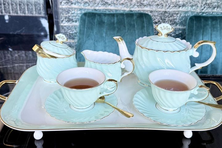 8種カフェフリー 左「スウィートホワイトピーチ」、右「フレンチマスカット」