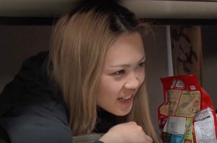 【写真・画像】「6人家族で月の食費5万円」41歳シンママおばあちゃん、安値重視のスーパーでの買い物風景を公開 1枚目