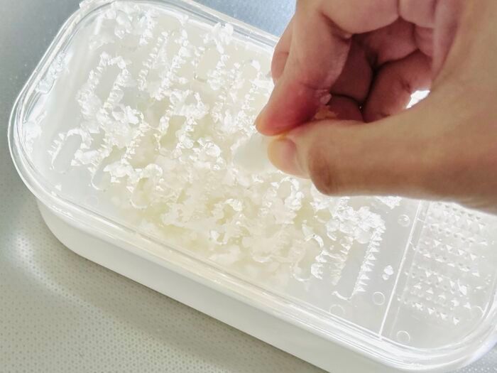 指先がガリっとならない！『大根おろし』の裏ワザ。これはナイスアイデア♪