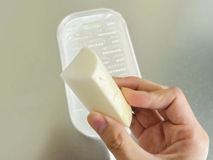 指先がガリっとならない！『大根おろし』の裏ワザ。これはナイスアイデア♪