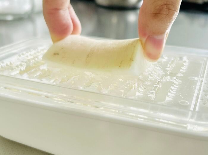 指先がガリっとならない！『大根おろし』の裏ワザ。これはナイスアイデア♪