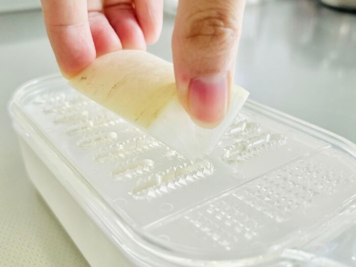 指先がガリっとならない！『大根おろし』の裏ワザ。これはナイスアイデア♪