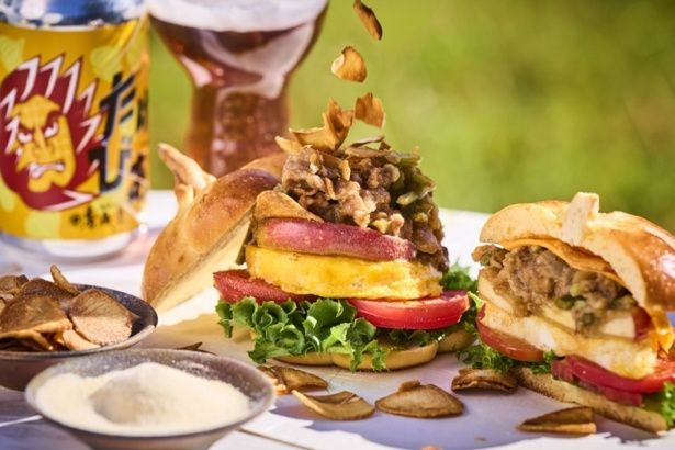 にんにくの形をイメージしたバーガー！「にんにく増し増しバーガーとオリジナルビールのセット」(1800円)