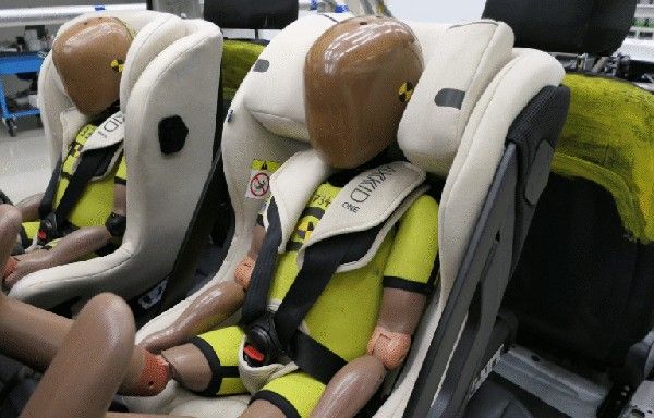 後ろ向きで使えるチャイルドシート「One+3」Makuakeにて先行販売中