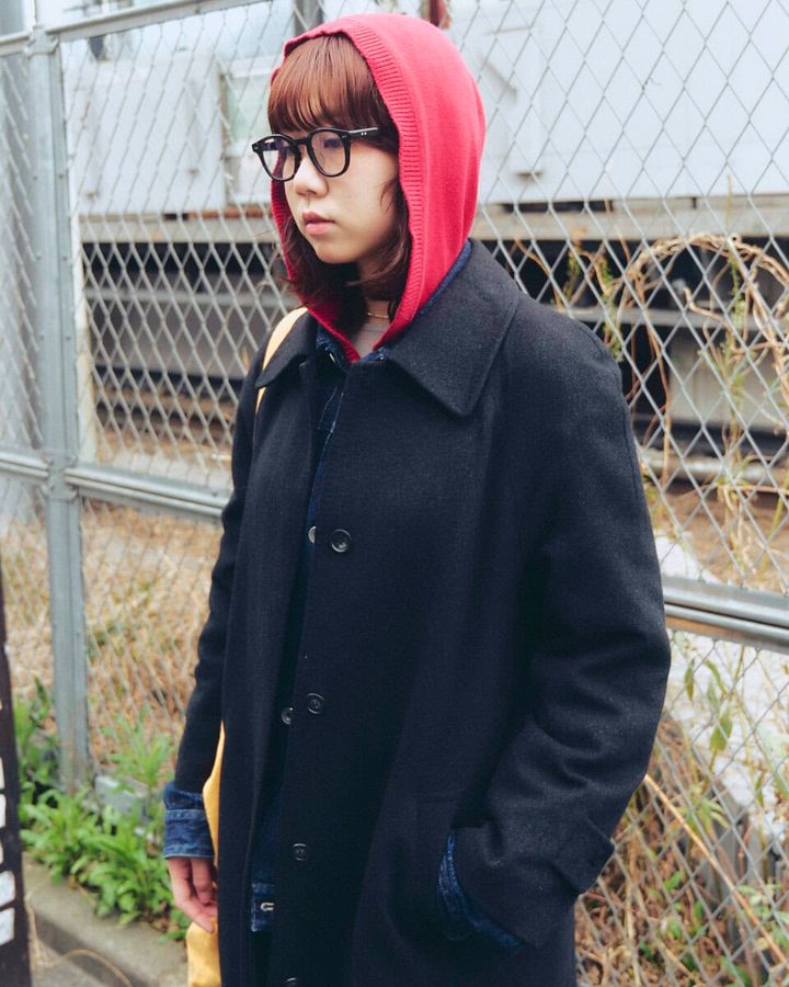 【20代スナップ】“なるべく傘をさしたくない”コーデのポイントはフードづかい？