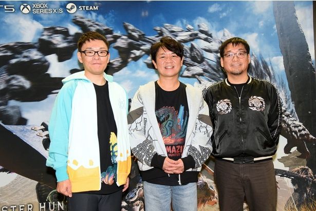 左より、ディレクターの徳田優也さん、プロデューサーの辻本良三さん、アートディレクター兼エグゼクティブ・ディレクターの藤岡要さん (C)CAPCOM 撮影：ソムタム田井