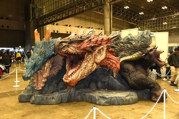 「モンスターハンター」の世界観を反映した展示物がずらり (C)CAPCOM 撮影：ソムタム田井