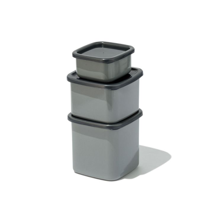 S・W10.6×D10×H5.4cm ¥1,375 M・W12.4×D12.4×H8.4cm ¥2,035 L・W12.4×D12.4×H11.8cm ¥2,310（野田琺瑯）