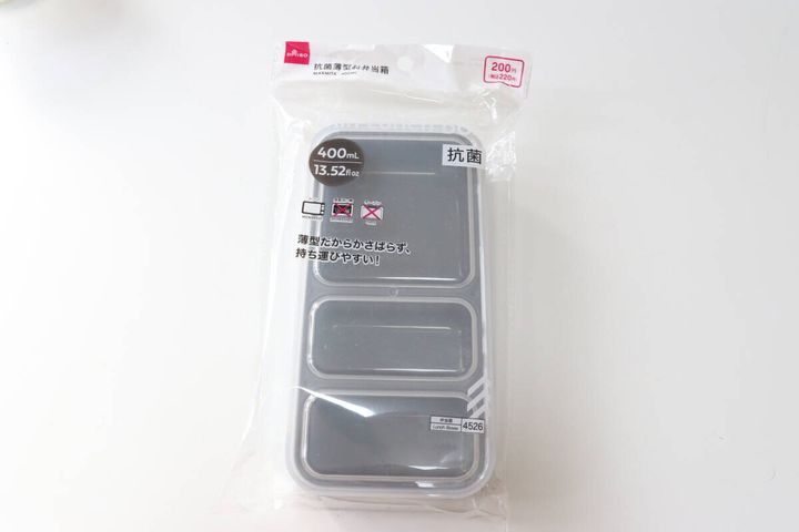 ダイソーの抗菌薄型お弁当箱のパッケージ