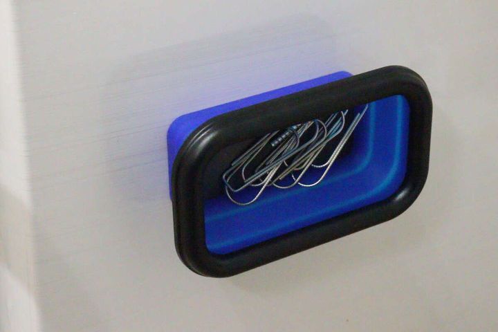 折りたたみ式マグネットトレー（長方形） 貼り付けて保持