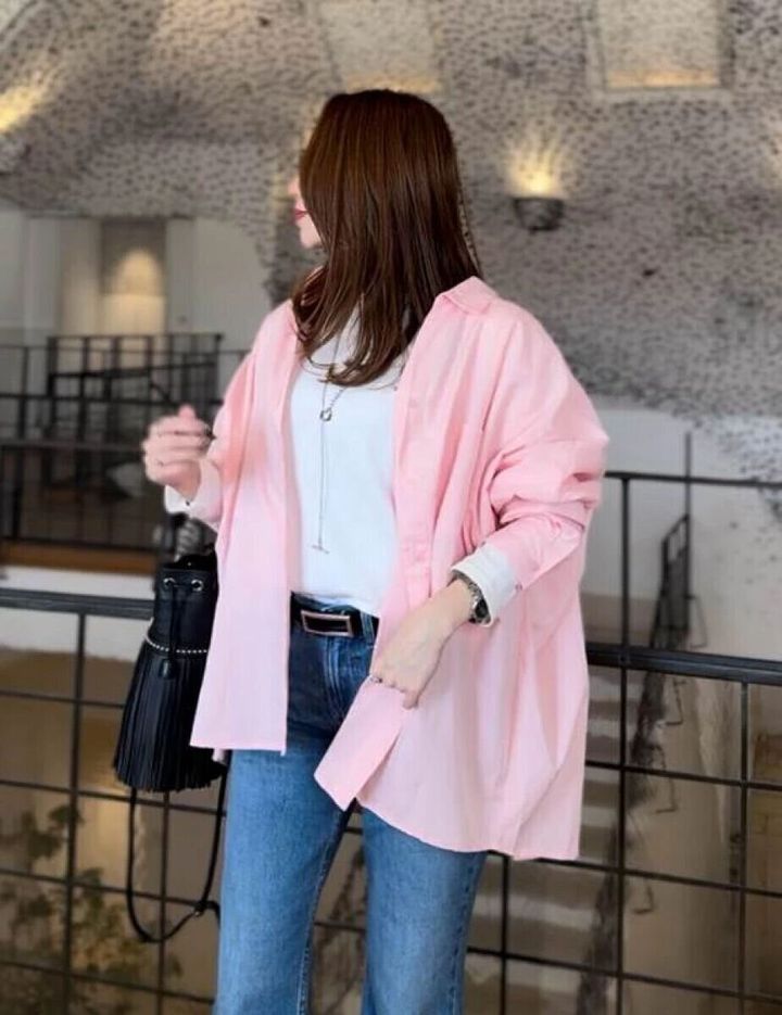 2026春大人女性おすすめピンクシャツデニムカジュアルコーデ