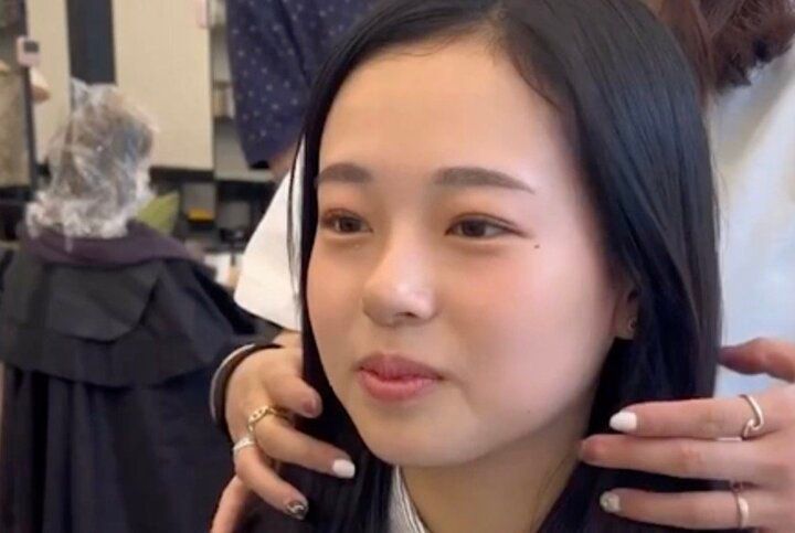 【写真・画像】「警察官になるためにロング→ショートへ」黒髪美女のビフォーアフターに絶賛の声 1枚目