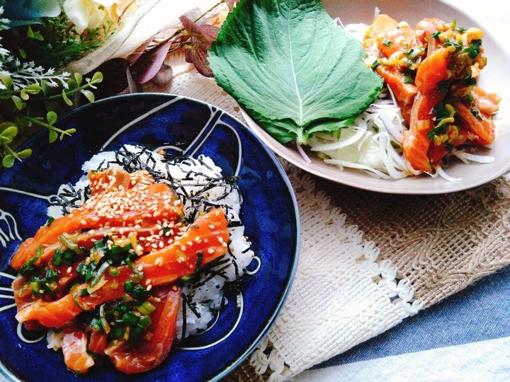 ヤバッ！美味しすぎて止まらない！ピリ辛漬けサーモン丼