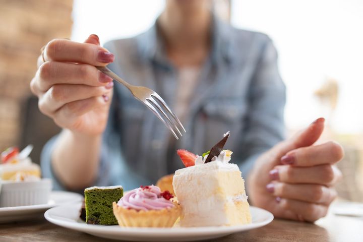 甘い物の食べ過ぎで減ってしまう栄養素とは？