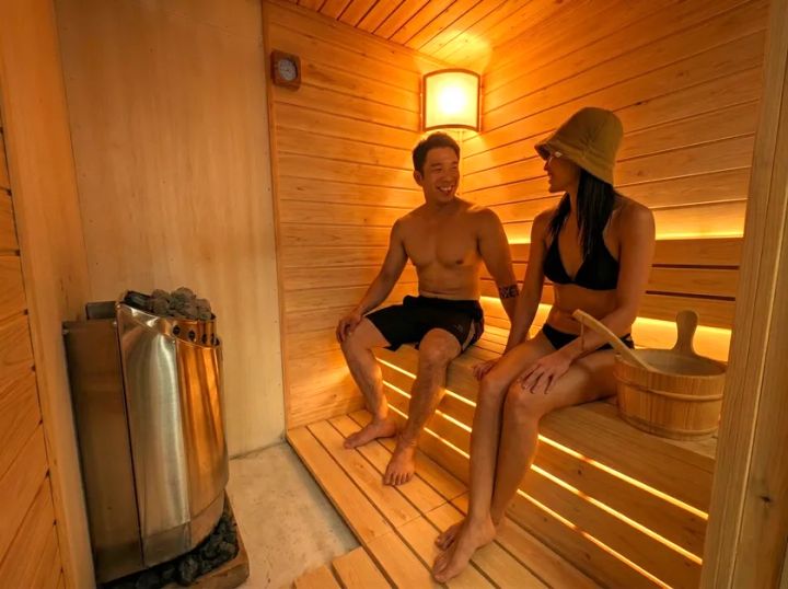 夜通し利用できるサウナ室の様子