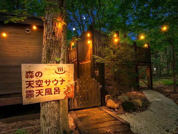 Mimoza Retreat NASUのプライベートサウナ施設入口の風景