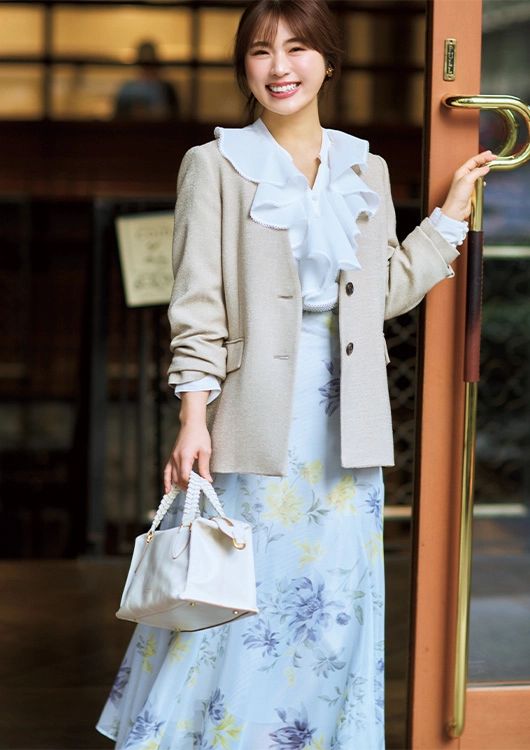 渋谷凪咲 大ぶりフリルブラウス