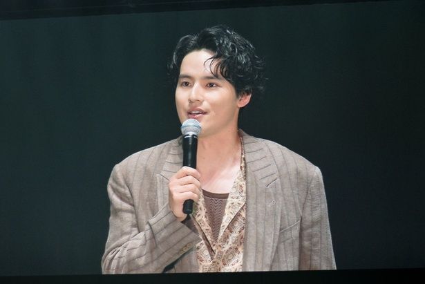 新宿中央署の新人刑事・相葉四郎役の水上恒司さん (C)2026「TOKYO BURST」フィルムパートナーズ