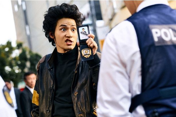 新宿中央署・組織犯罪対策課の刑事、相葉四郎(水上恒司さん) (C)2026「TOKYO BURST」フィルムパートナーズ