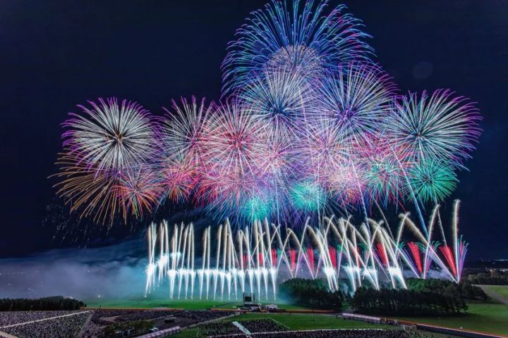 約50分間ノンストップで展開される北海道芸術花火2026の花火演出