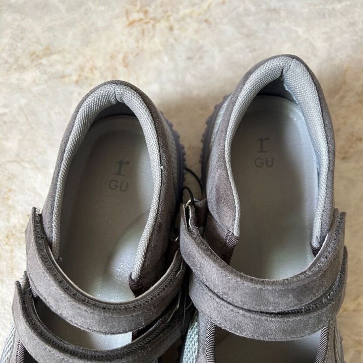 GU ダブルストラップバレエスニーカー 素材感 フェイクスエード メッシュ
