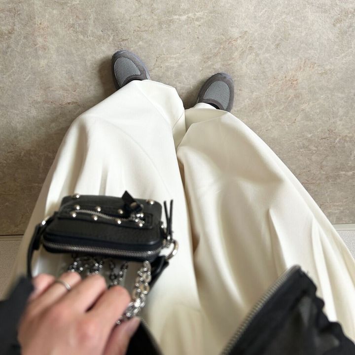 GU ダブルストラップバレエスニーカー コーデ ショートパーカー ワイドパンツ 白黒