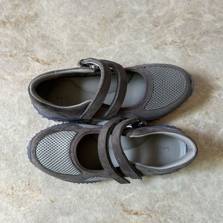 GU ダブルストラップバレエスニーカー かかと クッション 裏地