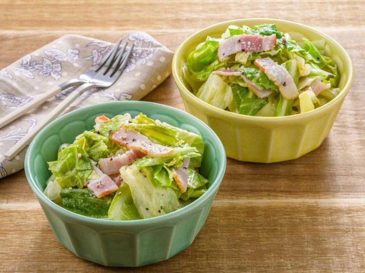 「春キャベツとベーコンの無限ペッパーサラダ」レシピ