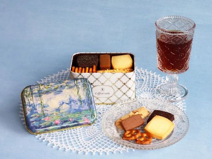 モネの睡蓮をデザインした缶入りクッキーギフト コフレトワール