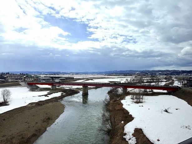 信濃川が静かに流れる、新潟の原風景