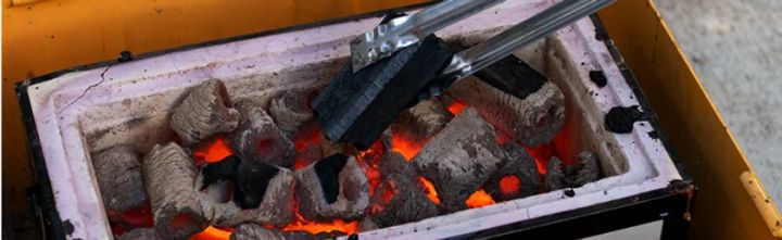 炭火の高温で一気に熱を通すシャトーブリアンの焼成工程