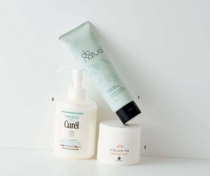 1.日中のくすみ、肌あれ、ハリツヤ不足に着目。紫外線＆日中の乾燥から肌を守る。雪肌精 BLUE デューイー フレッシュ デイ セラム SPF40・PA＋＋＋ 30mL ¥7,150〈編集部調べ〉（コーセー） 2.トーンアップ、美白、肌あれ防止も。アネッサ ブライトニング UV ジェル NA［医薬部外品］SPF50＋・PA＋＋＋＋ 40g ¥1,496〈編集部調べ〉（資生堂） 3.透明感、血色感を引き立てる仕上がり。乾燥、花粉、PM2.5などから肌を守る。UVミルク センシティブt ［医薬部外品］SPF50＋・PA＋＋＋＋ 30g ¥3,080（アユーラ・3月19日発売）